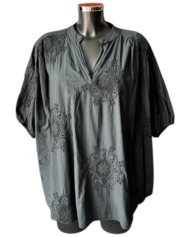 Dina embroidered oversized top - Black