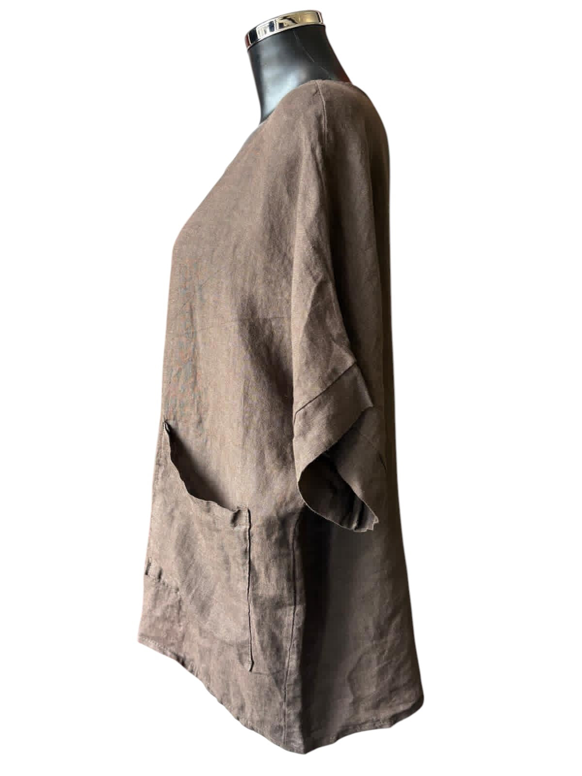 Daisy linen button back pocket top - Chocolate