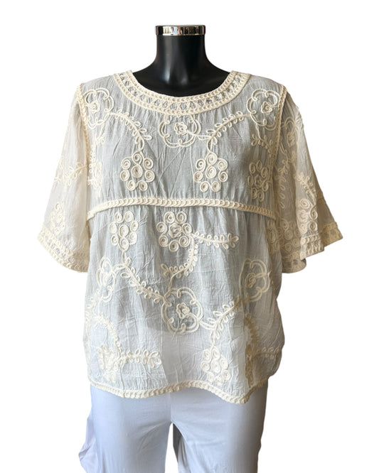 Yasmin pretty applique top - Beige