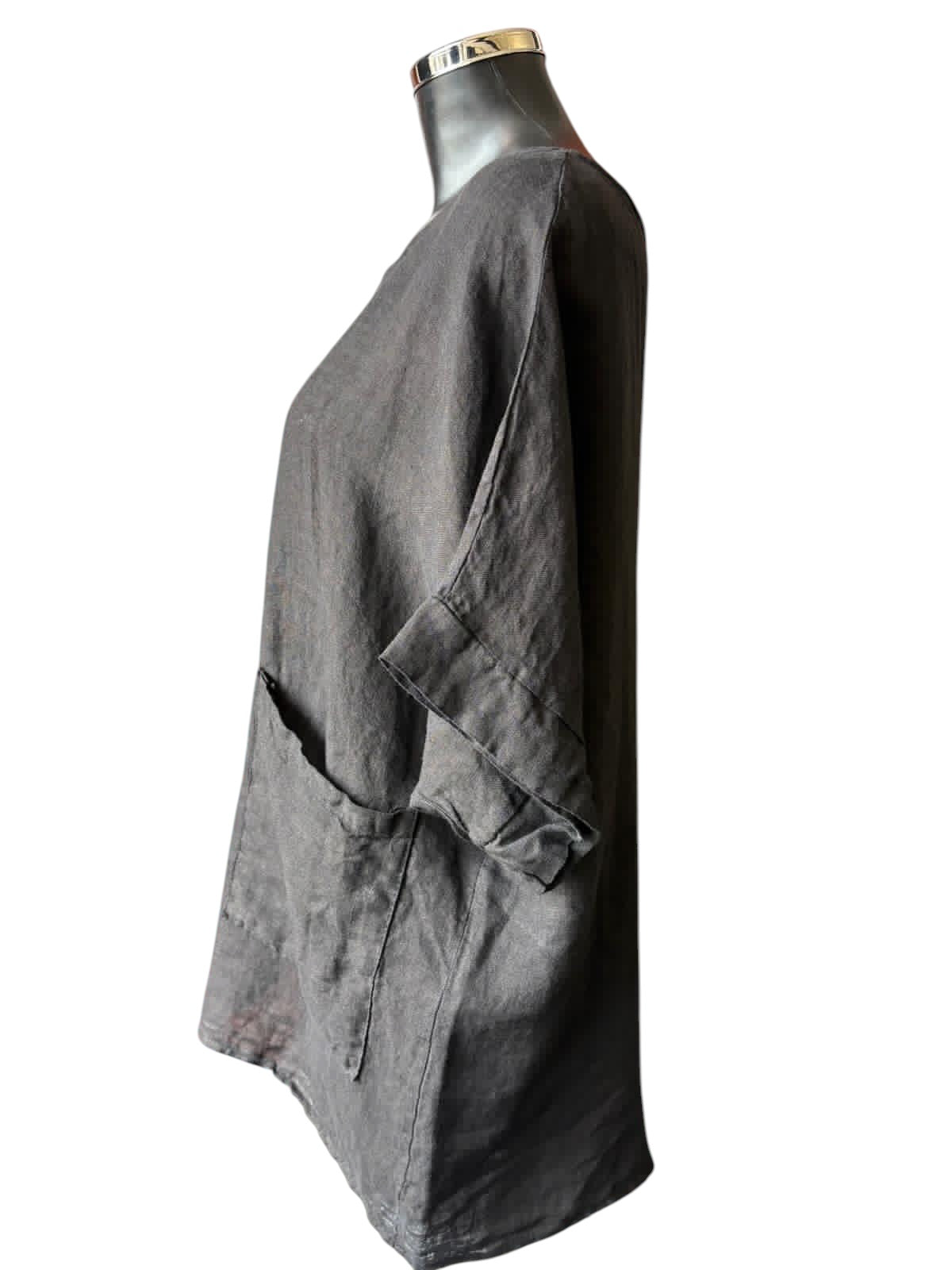 Daisy linen button back pocket top - Black