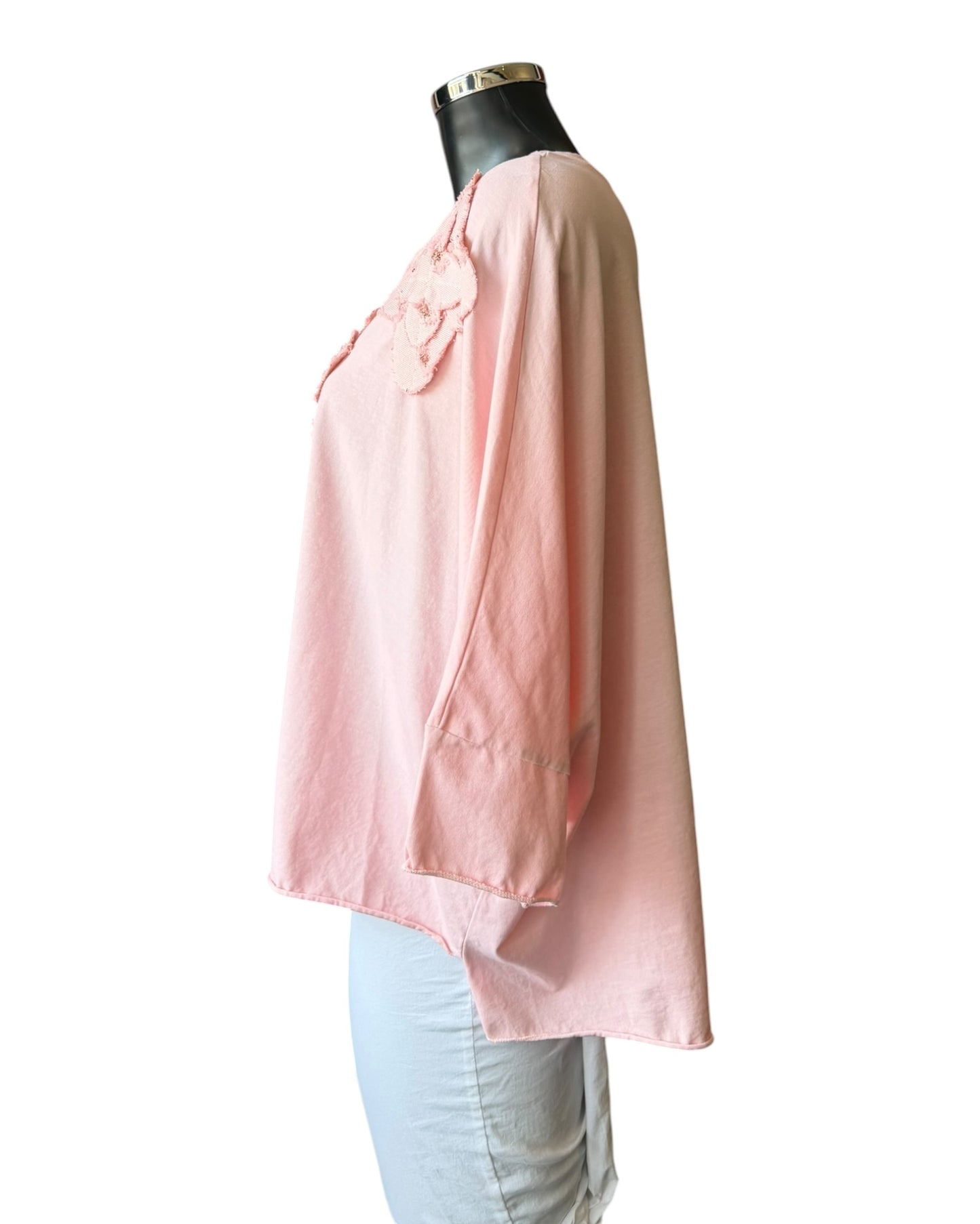 Alexis applique flower batwing top - Pink