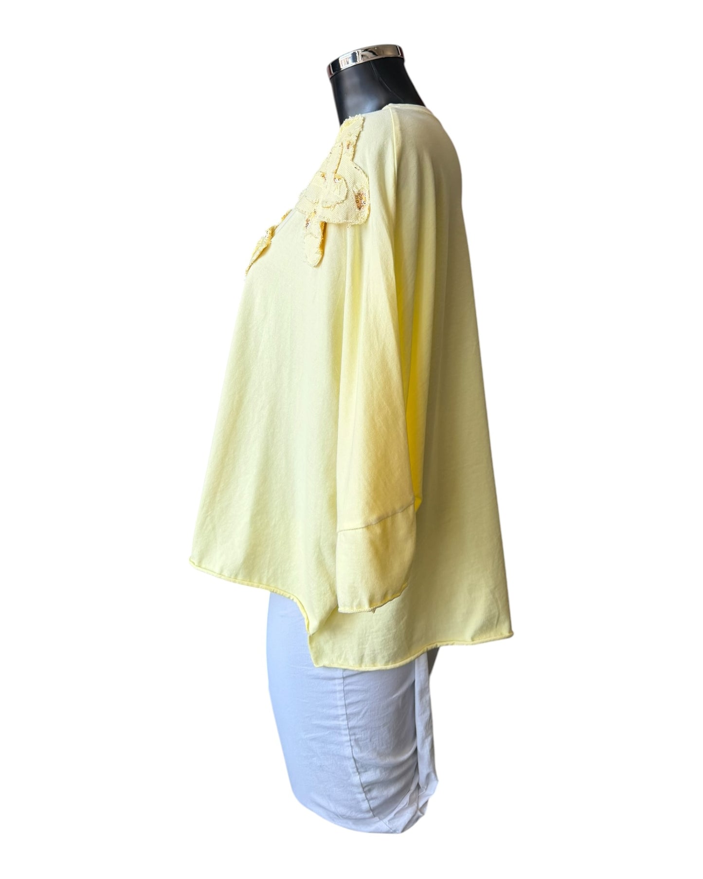 Alexis applique flower batwing top - Lemon