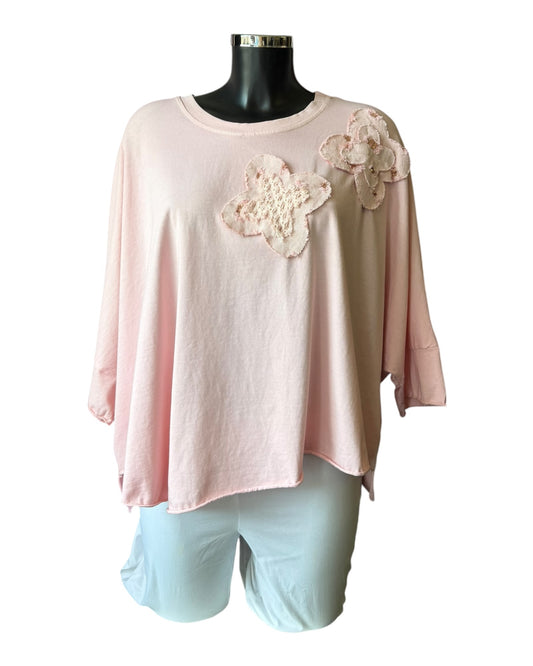 Alexis applique flower batwing top - Pink