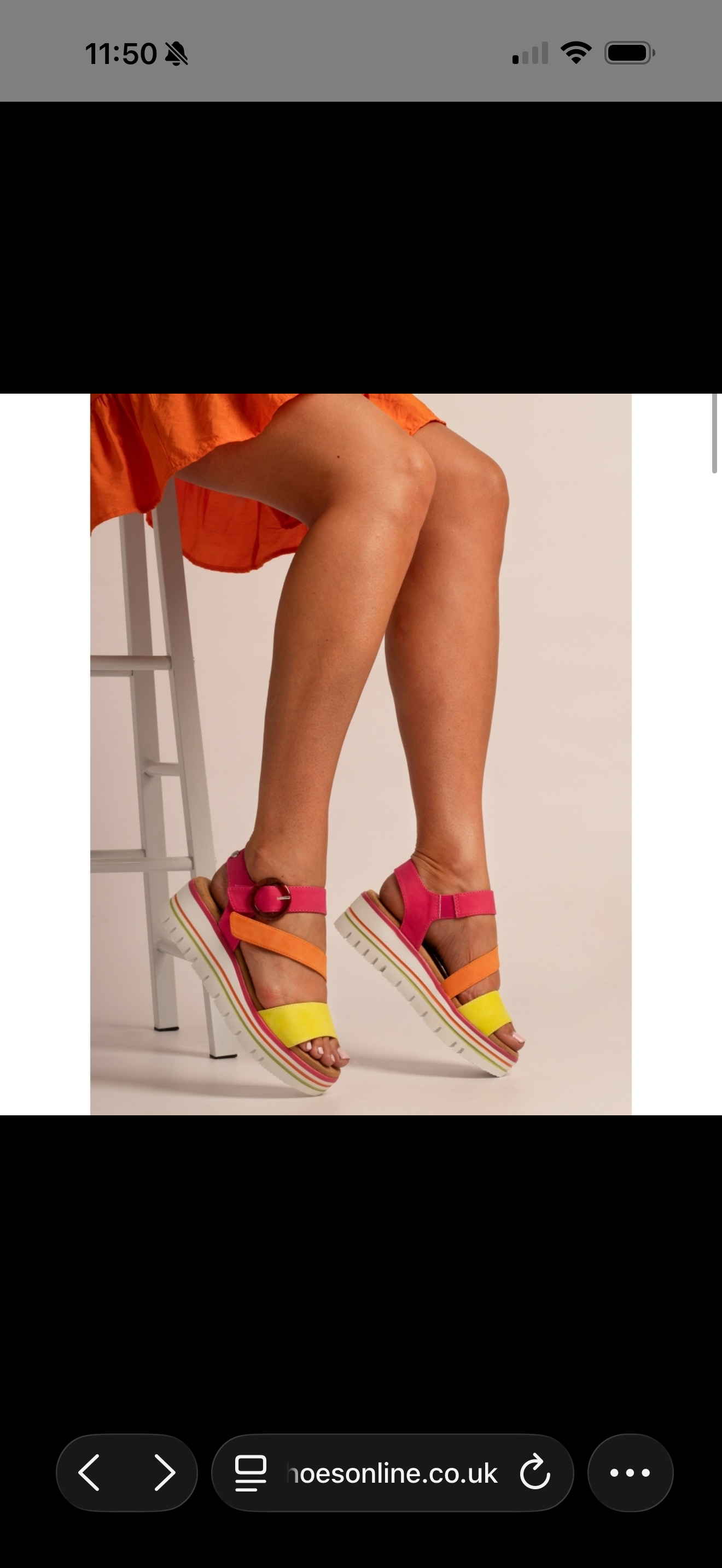 Lunar Issy fuschia flatform sandals